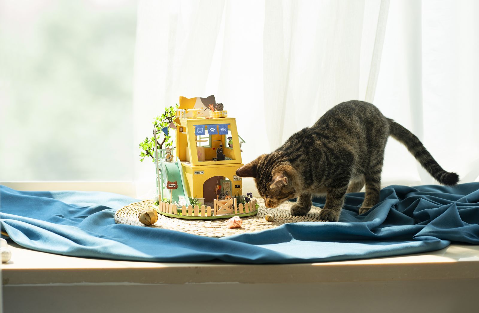 Robotime - DIY Miniaturhaus - Cat House (DIY House - 18.5 x 19.5 x-/bilder/big/scene photo-2.jpg